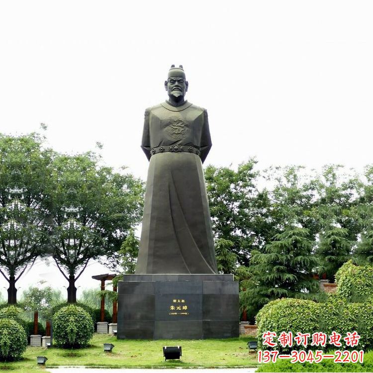 信阳“洪武之治”明太祖石雕塑像