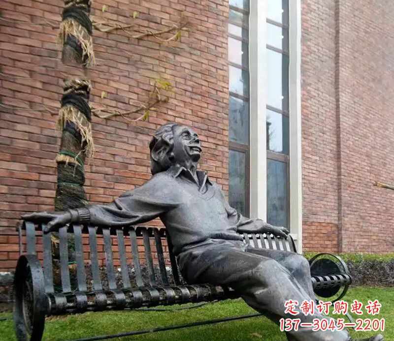 信阳爱因斯坦公园铜雕——让伟大思想永存