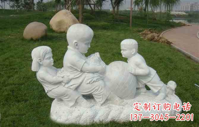 信阳拔萝卜的儿童石雕