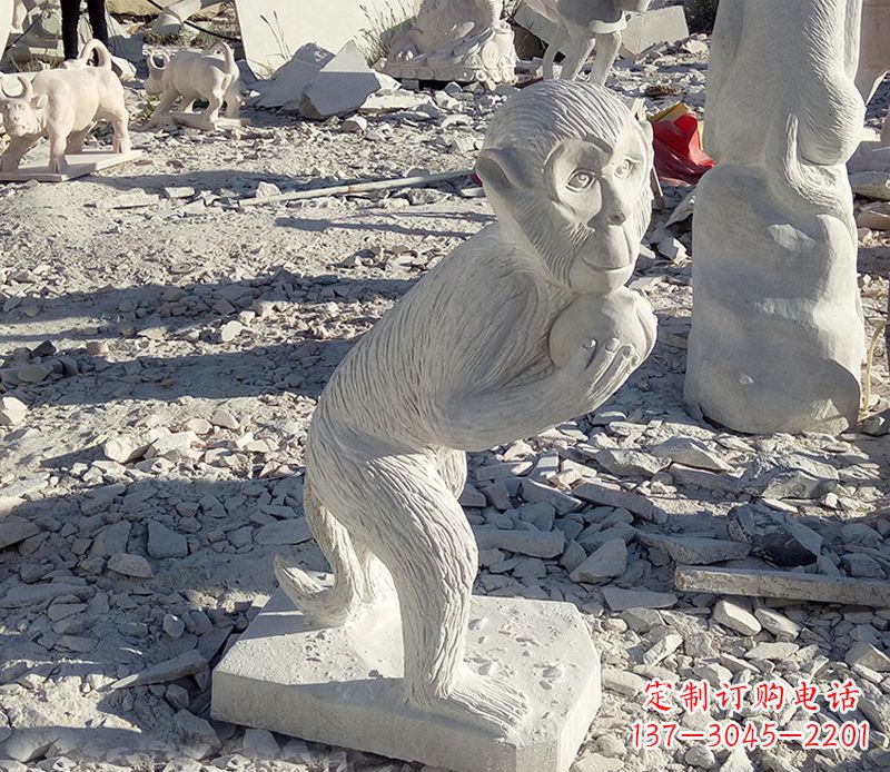 信阳抱桃子的猴子石雕系列传承古老文化,让爱活跃起来