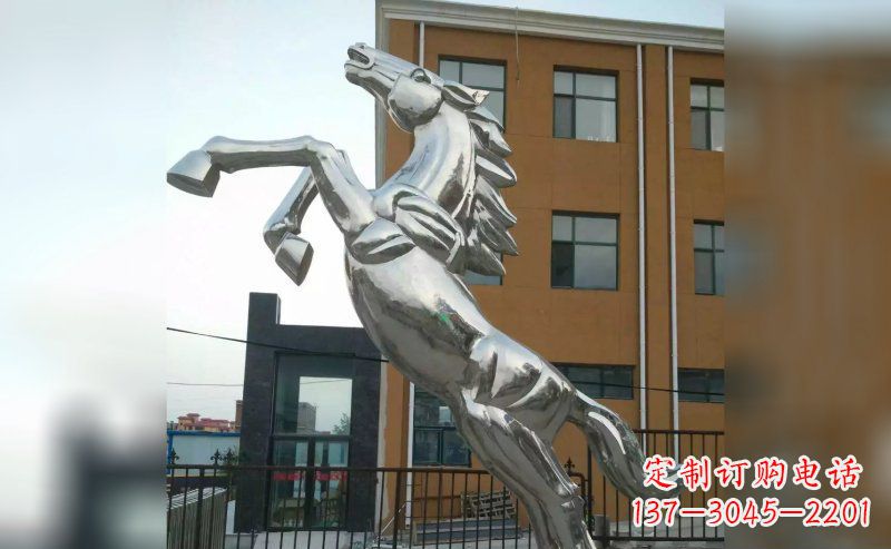 信阳驰骋草原,唯美马雕