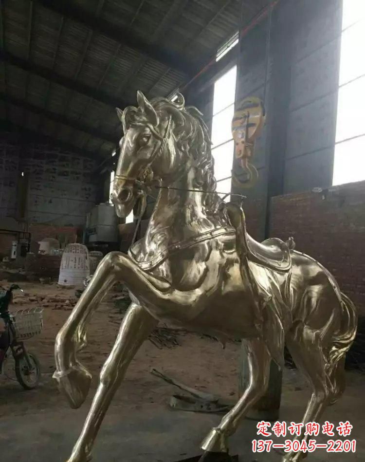 信阳奔马铜雕