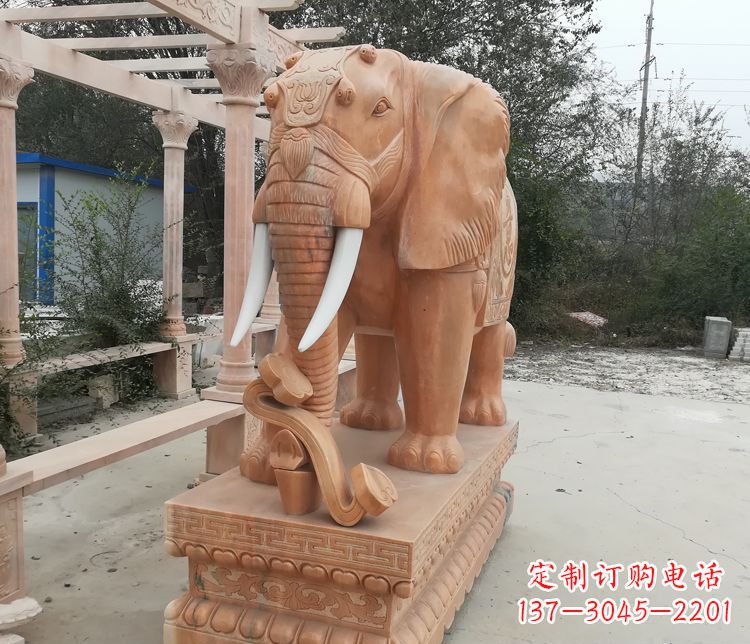 信阳鼻卷如意的大象晚霞红门口镇宅石雕