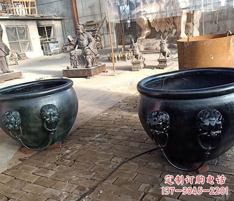 信阳铜雕制的水缸摆件