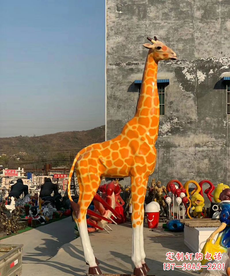 信阳玻璃刚彩绘长颈鹿艺术雕塑