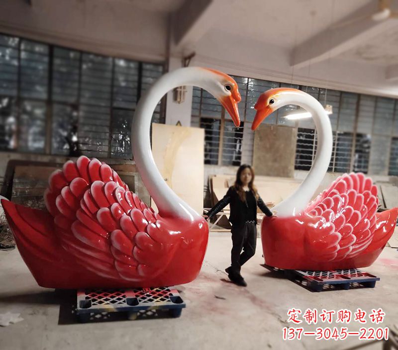 信阳天鹅玻璃钢爱心婚礼景观摆件