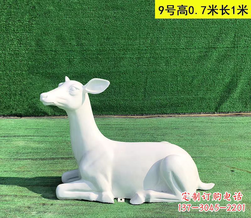 信阳玻璃钢白色小鹿动物雕塑