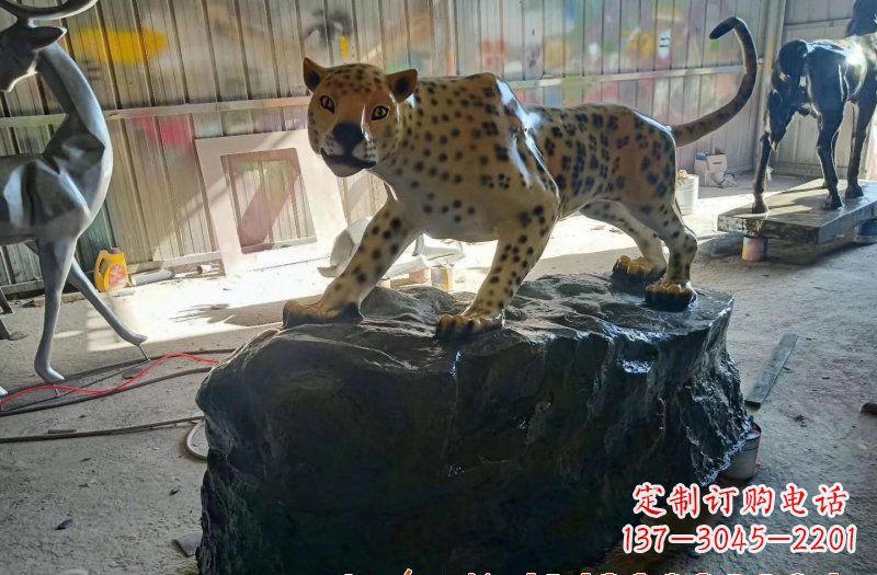 信阳新颖豹子雕塑