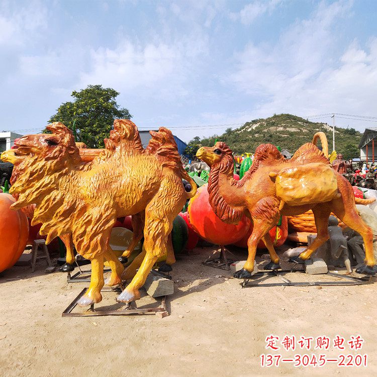 信阳玻璃钢彩绘仿真骆驼雕塑艺术之美的完美呈现