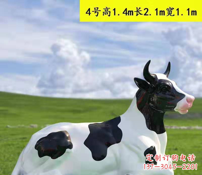 信阳玻璃钢彩绘黑白奶牛雕塑