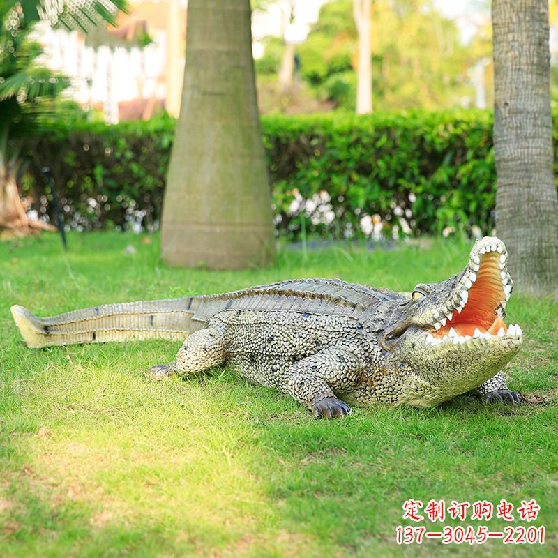 信阳玻璃钢仿真动物雕塑点亮园林景观