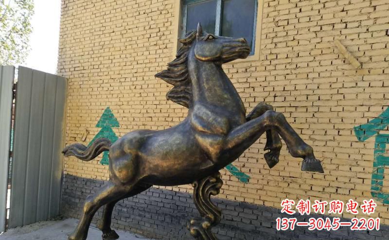 信阳马雕塑玻璃钢仿铜创作的艺术
