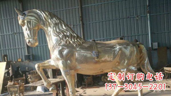 信阳玻璃钢仿铜动物雕塑——给马公园带来活力