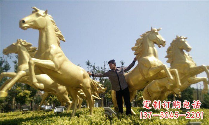 信阳高雅而古典的玻璃钢马雕塑