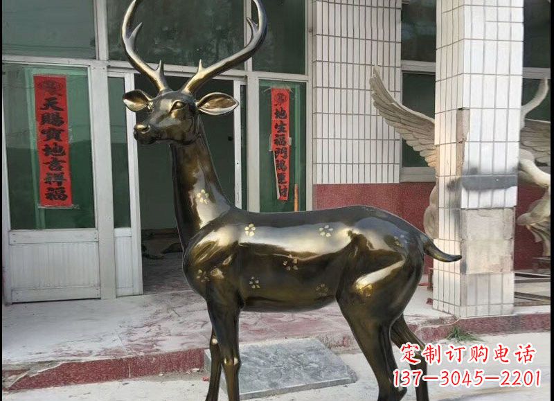 信阳玻璃钢梅花鹿雕塑精美的艺术瑰宝
