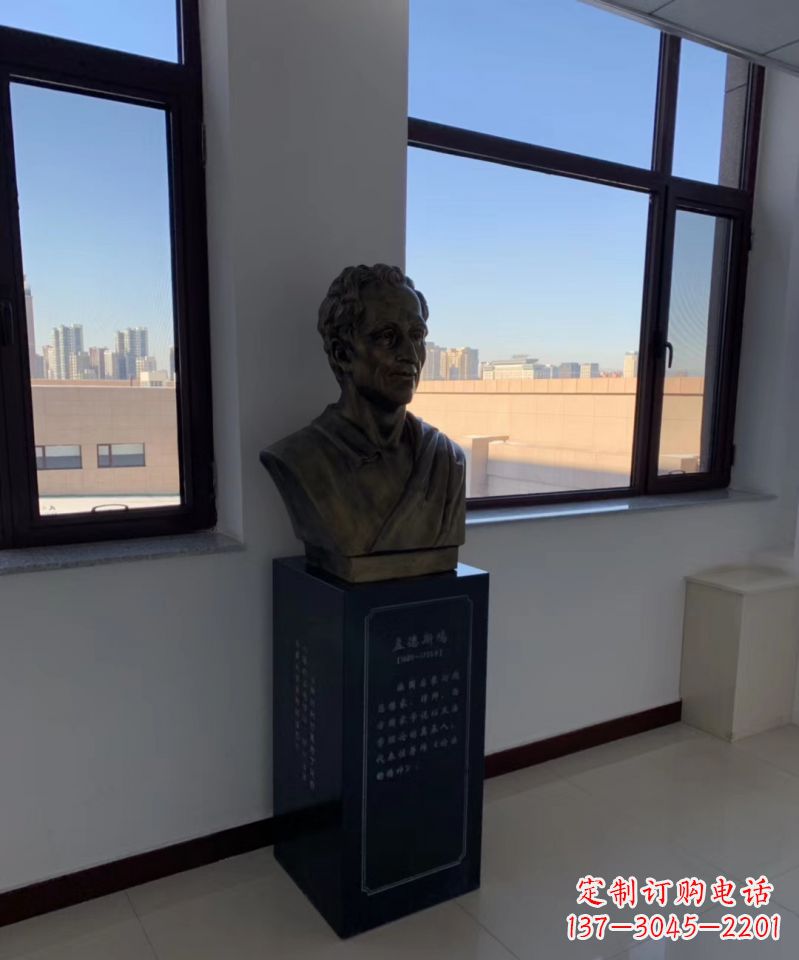信阳玻璃钢仿铜的孟德斯鸠头像雕塑