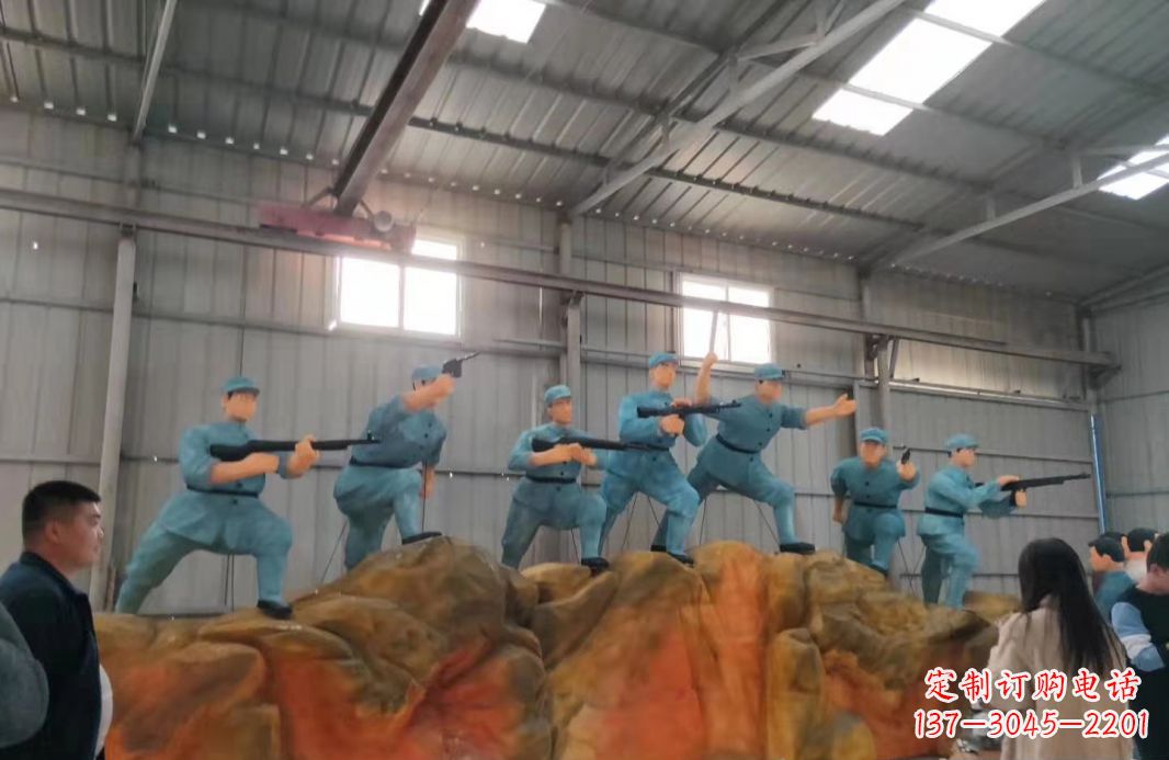 信阳英雄雕塑玻璃钢仿真抗战人物景观雕塑