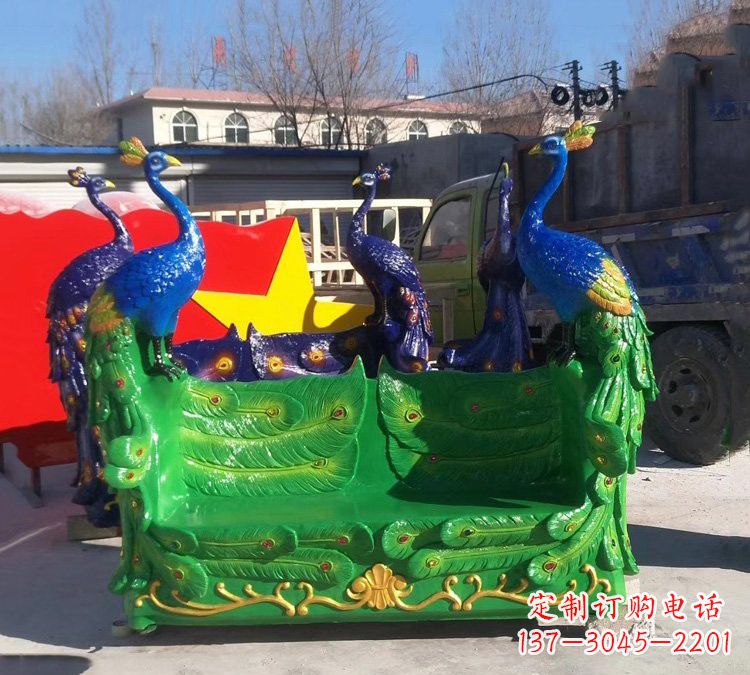 信阳玻璃钢孔雀雕塑给您带来精美的艺术体验