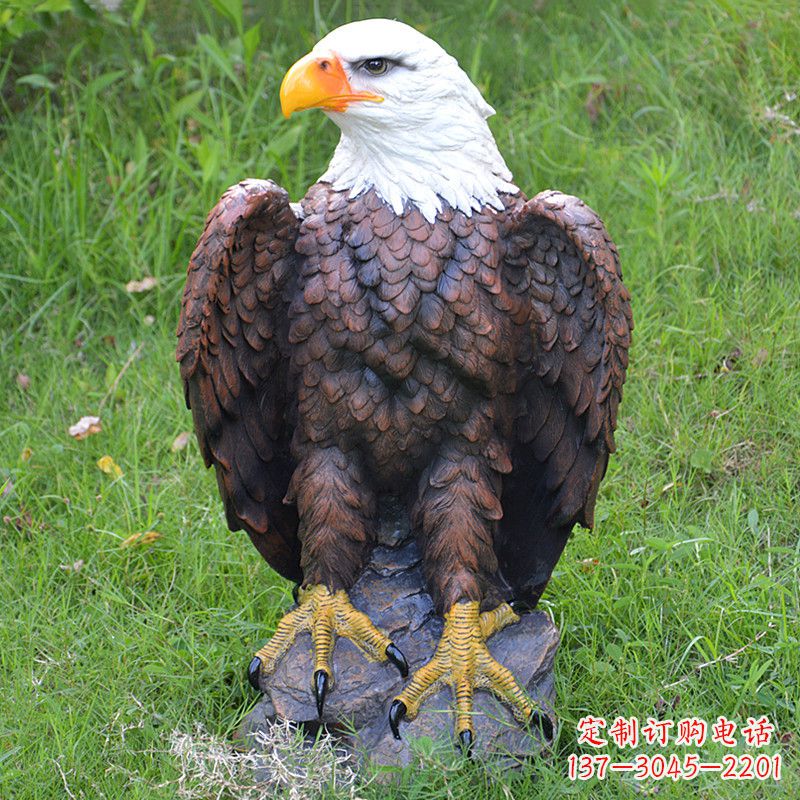 信阳玻璃钢老鹰雕塑传统与现代的完美结合