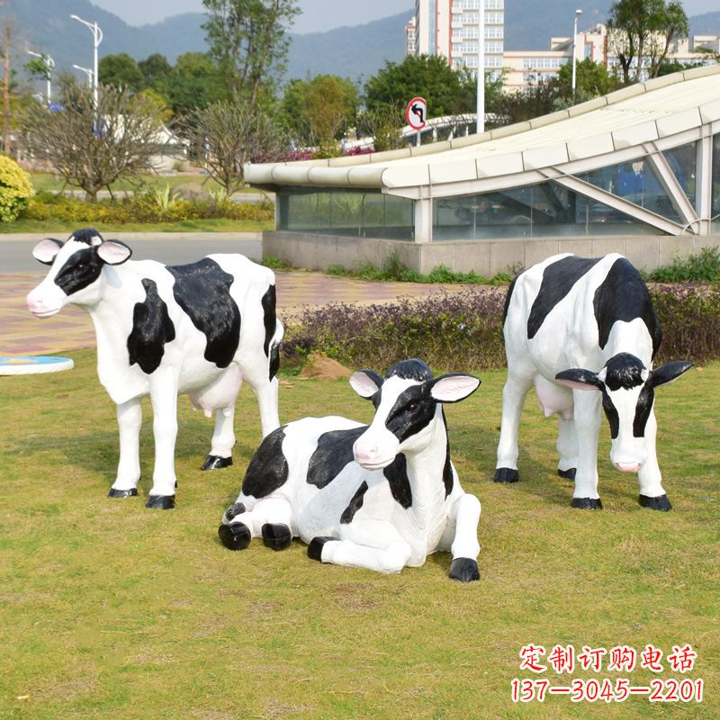 信阳玻璃钢奶牛雕塑给环境带来美丽