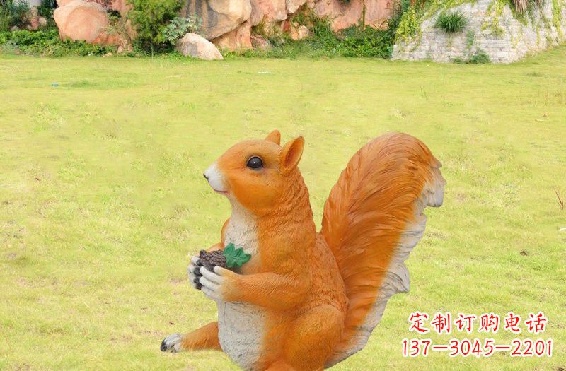 信阳玻璃钢制作的松鼠雕塑