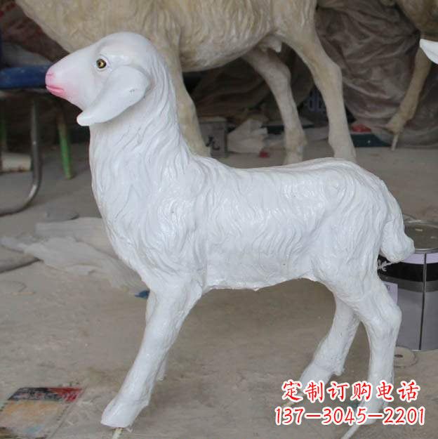 信阳玻璃钢雕刻的羊雕塑——艺术的精美表达