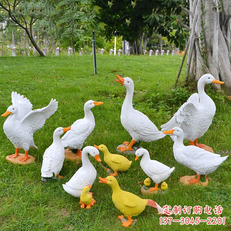信阳玻璃钢仿真动物雕塑——漫步田园风情