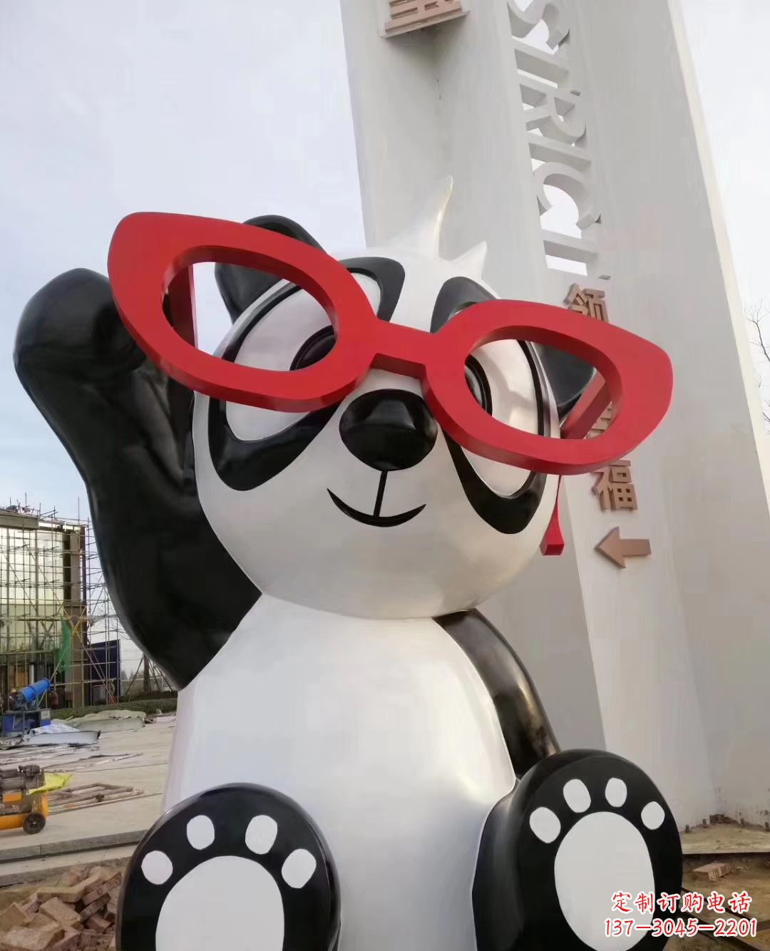 信阳玻璃钢制熊猫雕塑——传承中华文化的艺术精品