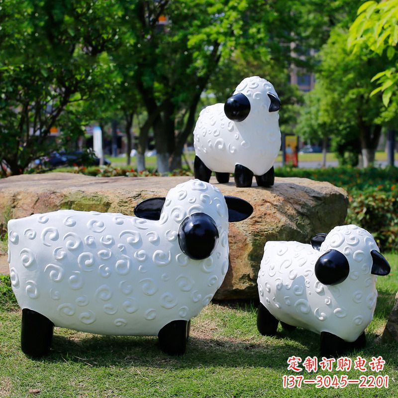 信阳玻璃钢卡通动物雕塑,增添公园草坪韵味