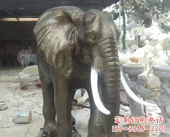 信阳玻璃钢大象雕塑——一座非凡的雕塑