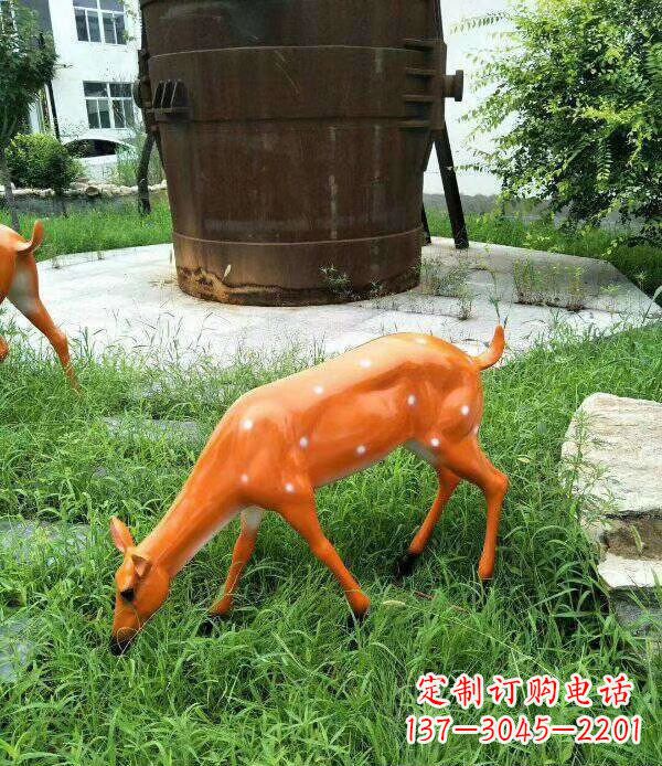 信阳梅花鹿雕塑精美的艺术品