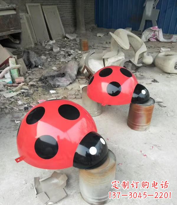 信阳玻璃钢制瓢虫雕塑绚丽多彩的公园景观摆件