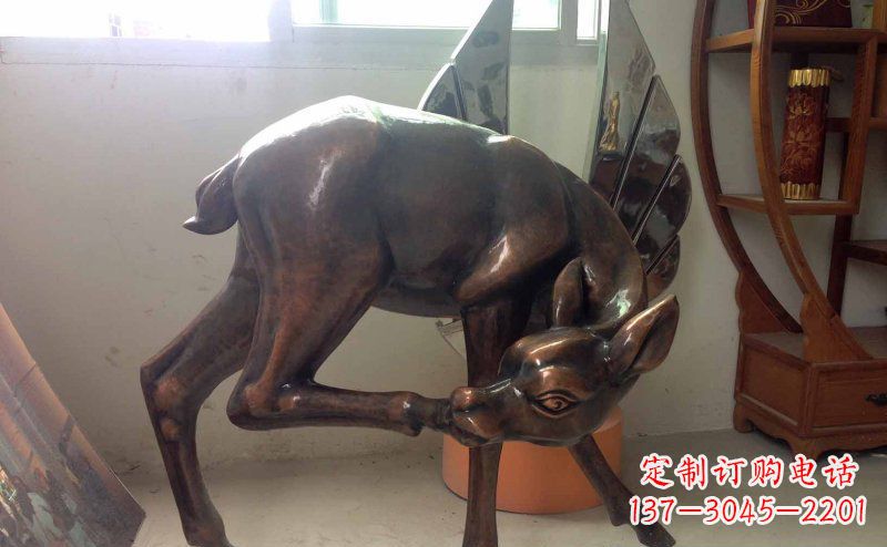 信阳玻璃钢小鹿仿铜动物雕塑