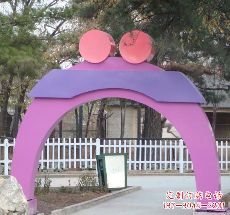 信阳不锈钢爱心拱门雕塑给城市艺术添彩