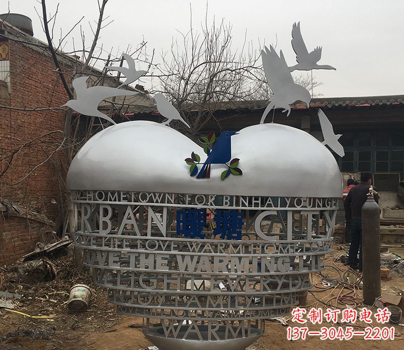 信阳不锈钢爱心字母雕塑——象征着爱的礼物
