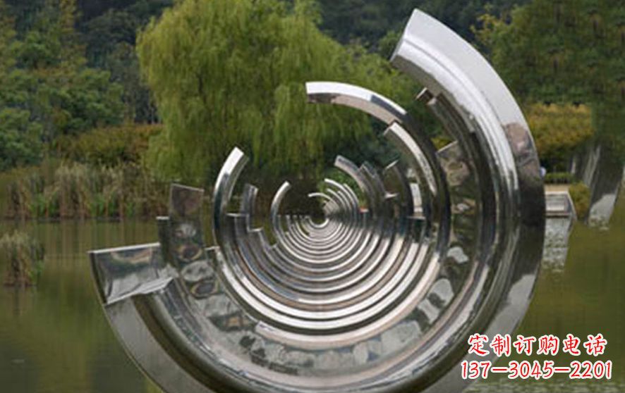 信阳不锈钢半圆字母景观雕塑——美化环境的艺术