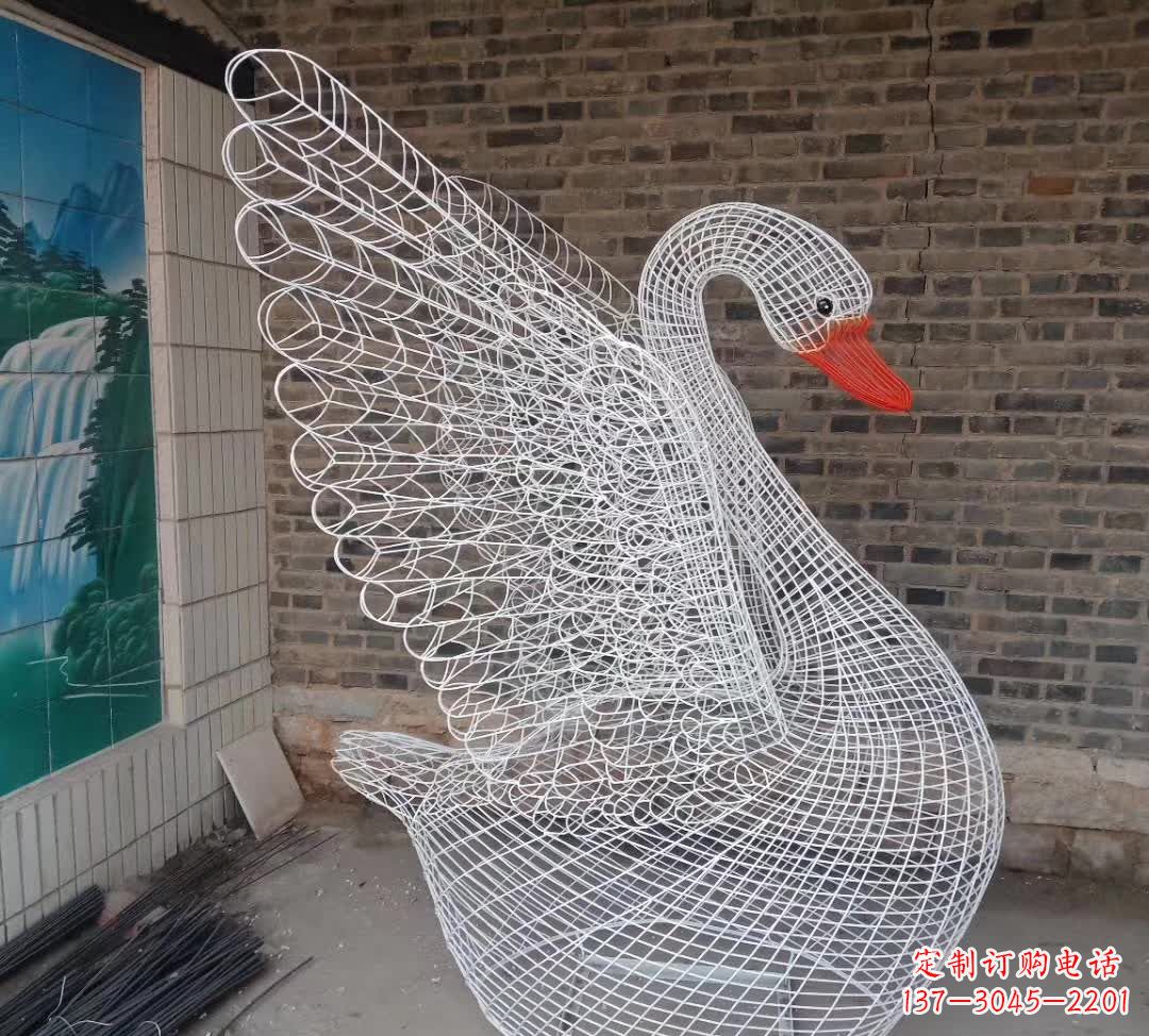 信阳不锈钢制天鹅雕塑象征着和谐与美好