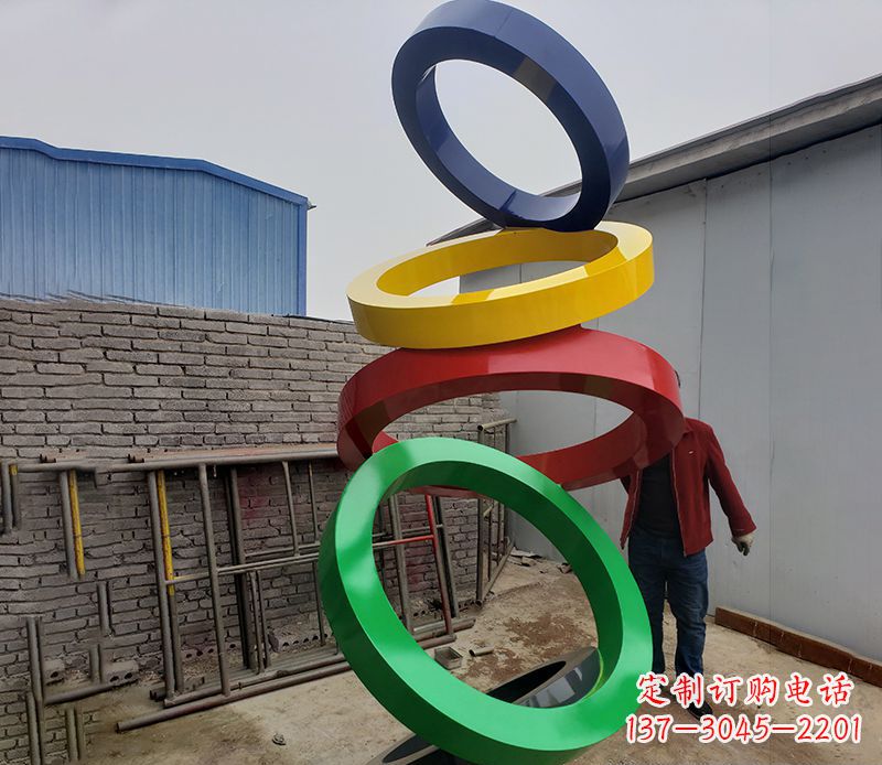 信阳璀璨缤纷的不锈钢圆环雕塑