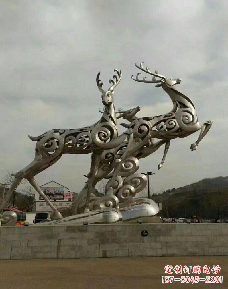 信阳不锈钢梅花鹿雕塑——祥云浮雕的精美绝伦