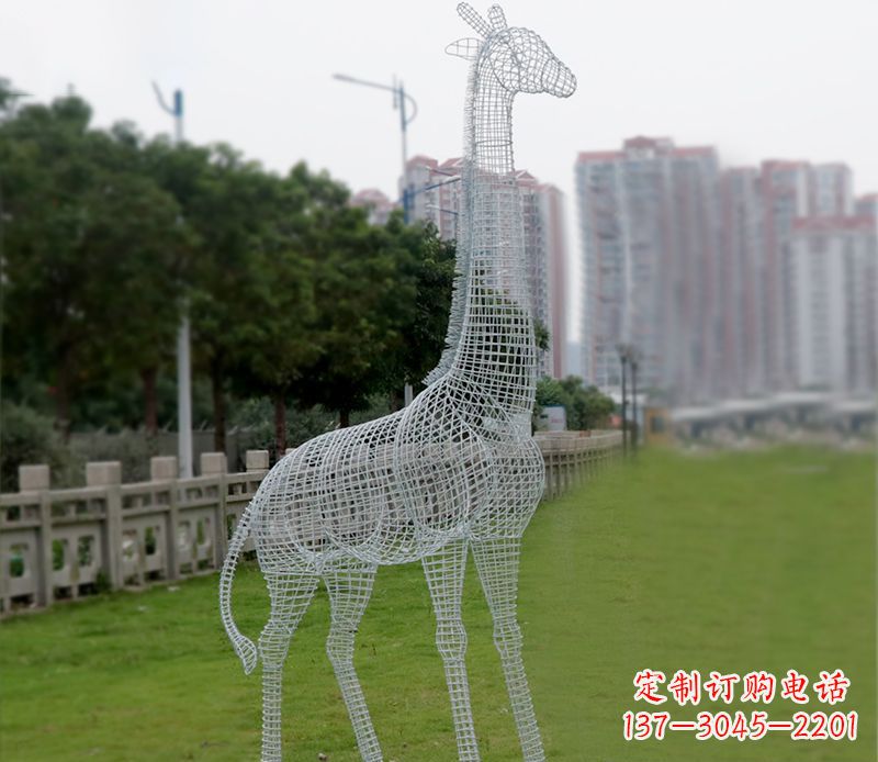 信阳不锈钢城市的长颈鹿雕塑