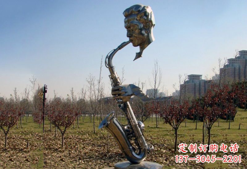 信阳静谧而神秘的不锈钢萨克斯雕塑