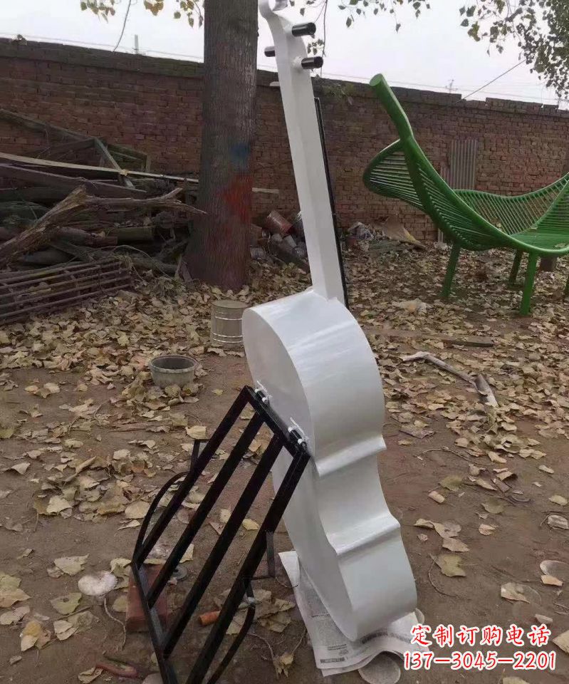 信阳不锈钢大提琴雕塑——古典音乐的艺术表现