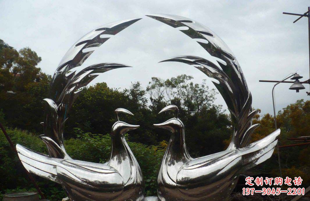 信阳不锈钢孔雀雕塑浪漫与灵动