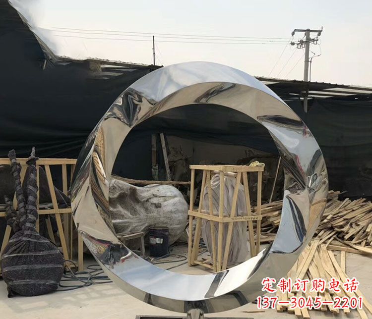 信阳不锈钢抽象镜面圆环雕塑
