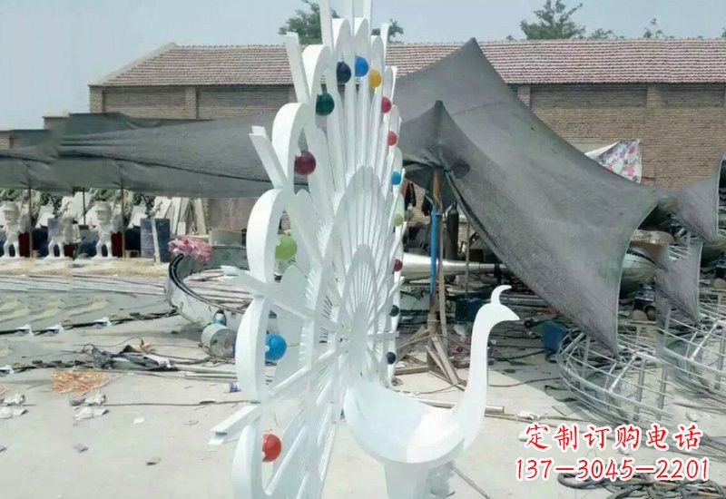 信阳不锈钢孔雀雕塑精美绝伦