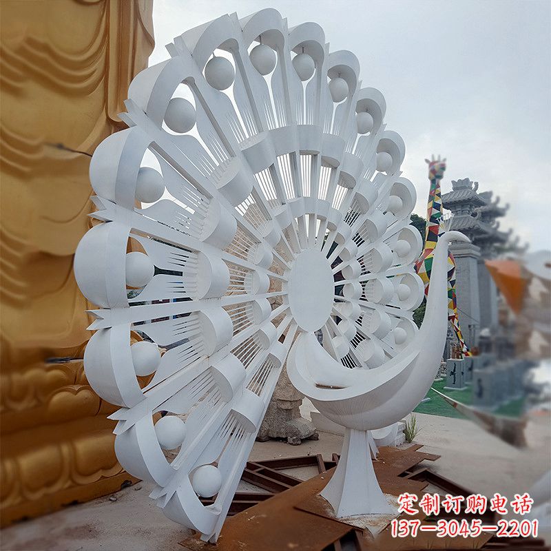 信阳不锈钢孔雀雕塑精美雕刻的艺术精品