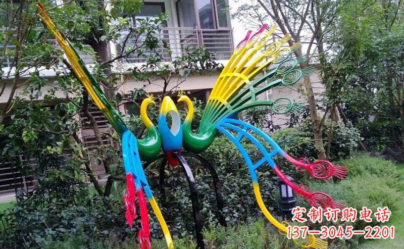 信阳不锈钢孔雀雕塑——精美的艺术品