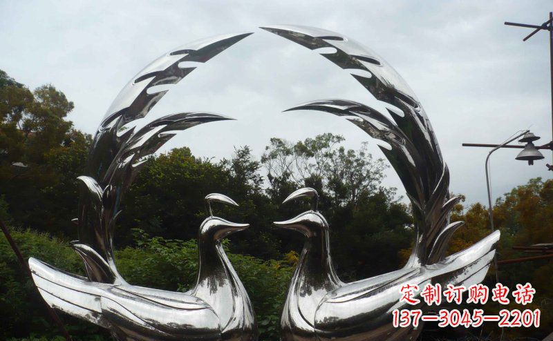 信阳不锈钢制作的孔雀雕塑