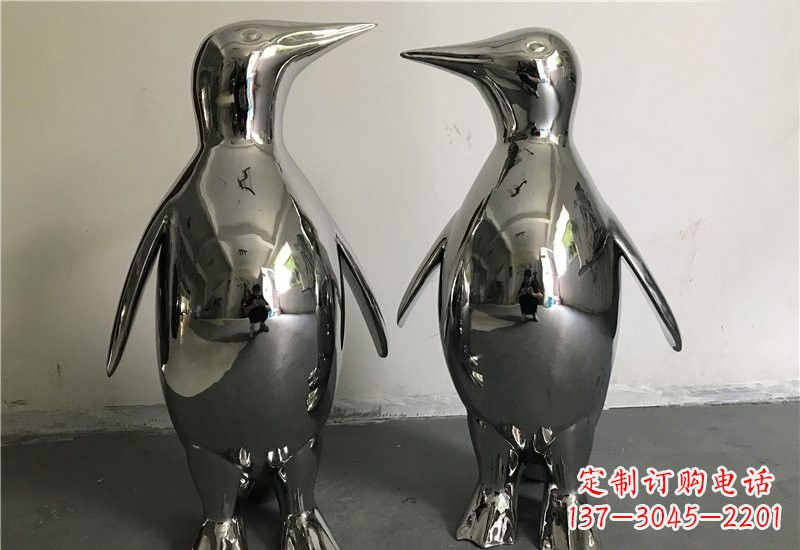 信阳企鹅雕塑以不锈钢赋予生命