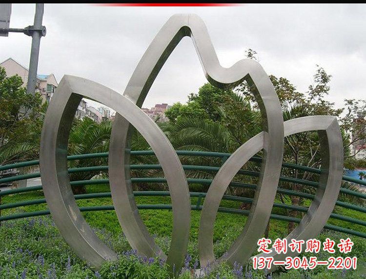 信阳不锈钢树叶雕塑美丽与力量的完美结合